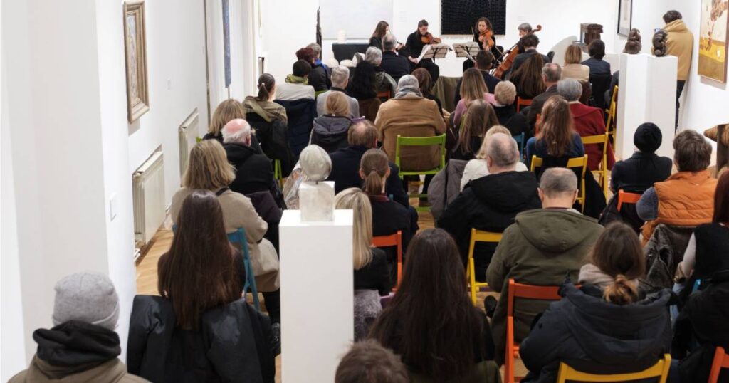 Muzičko-prostorne varijacije za kraj godine