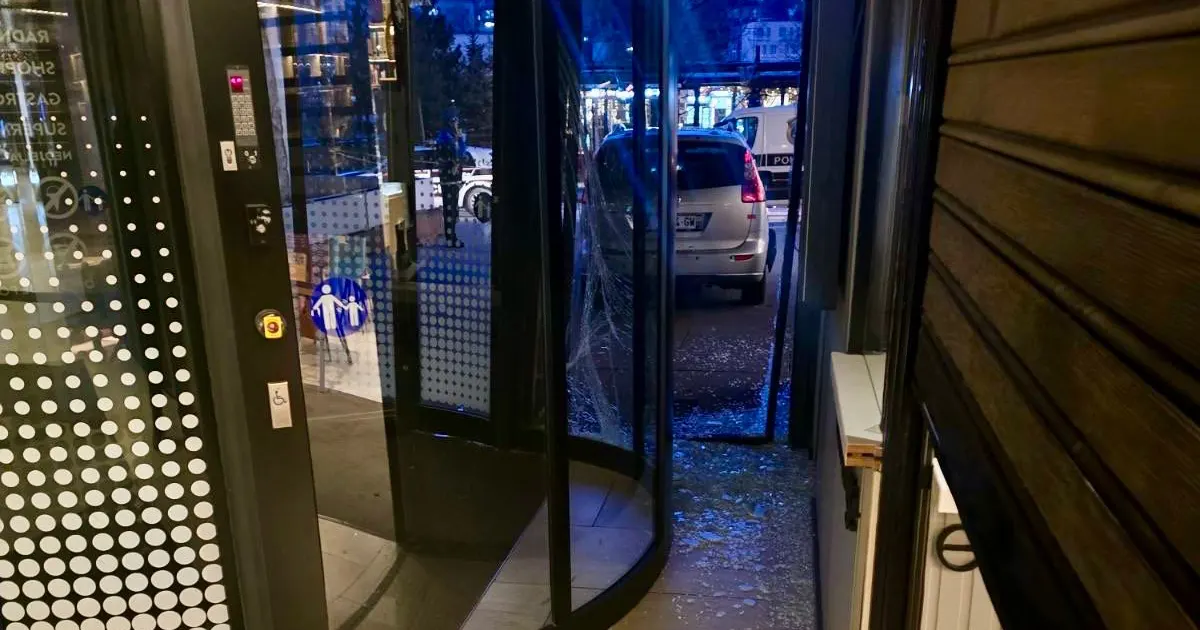 Automobilom pokušali ući u SCC