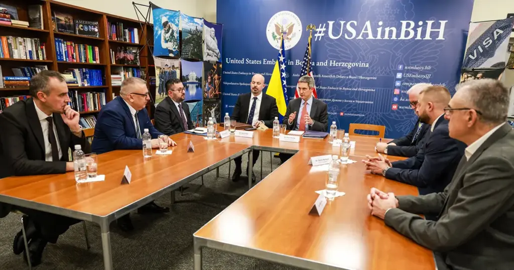 sds-americka-ambasada