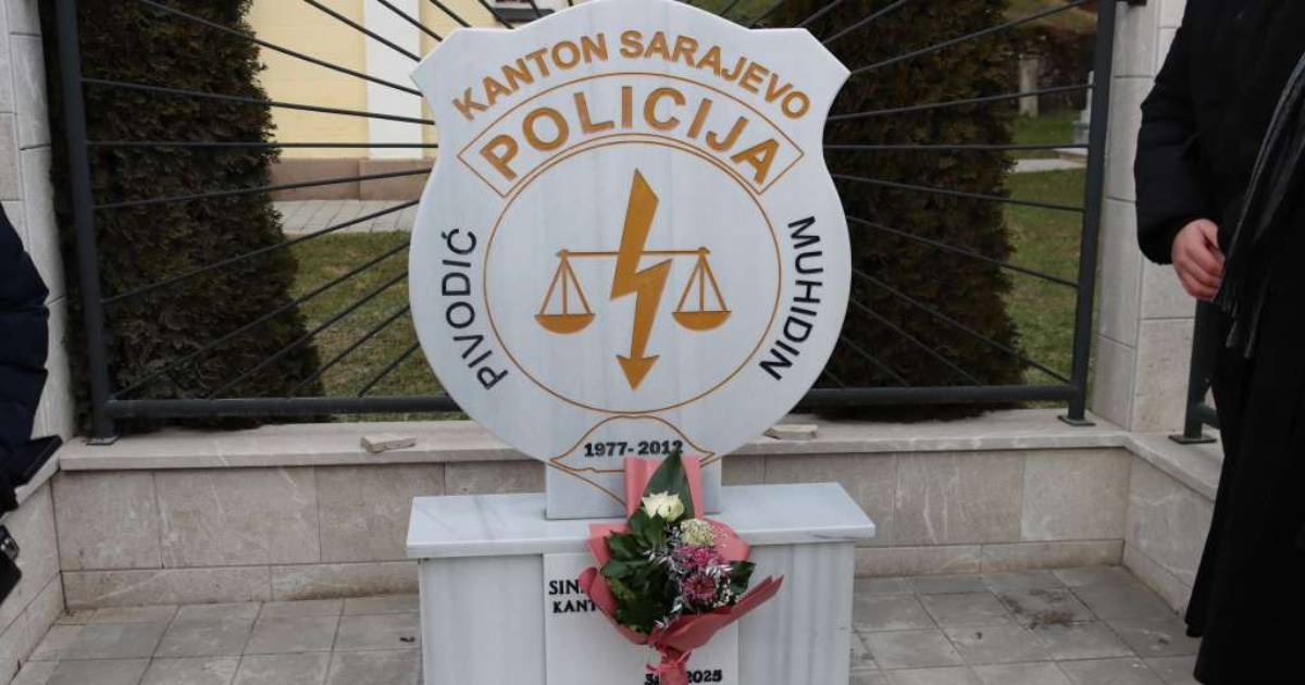 Spomen ploča Muhidinu Pivodiću