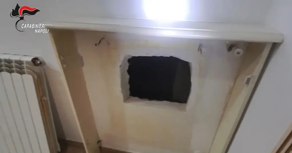 U tajnoj sobi otkriven i uhapšen šef Camorre. Bio je na listi 100 najopasnijih bjegunaca