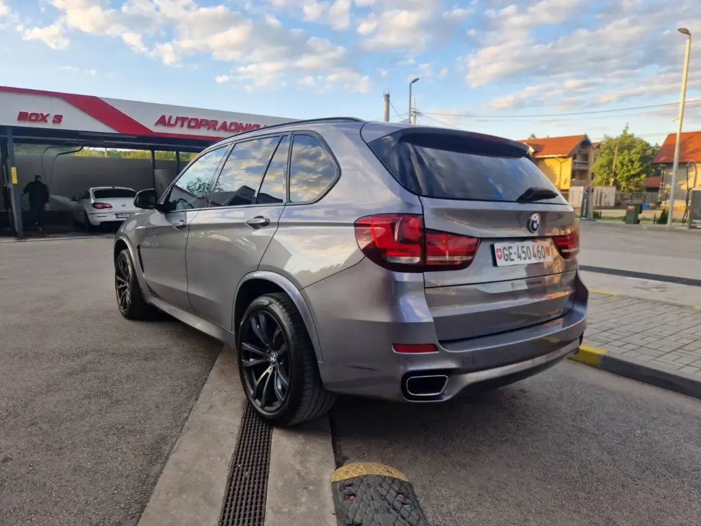 Vlasnik daje nagradu od 10.000 maraka za informaciju o ukradenom BMW-u