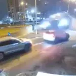 Vozač dobio napad tokom vožnje i "preletio" dva automobila