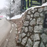 Spomen ploča ratnom zločincu Ratku Mladiću