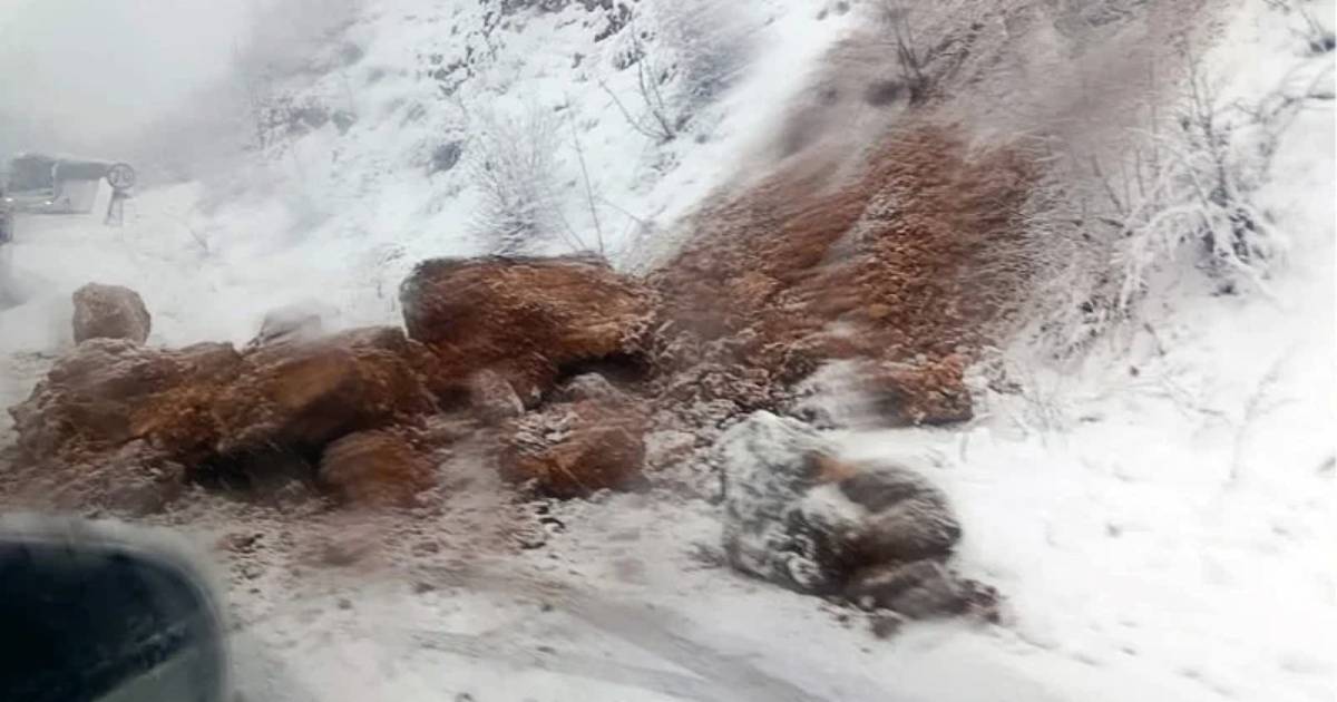 Stijena se obrušila na put