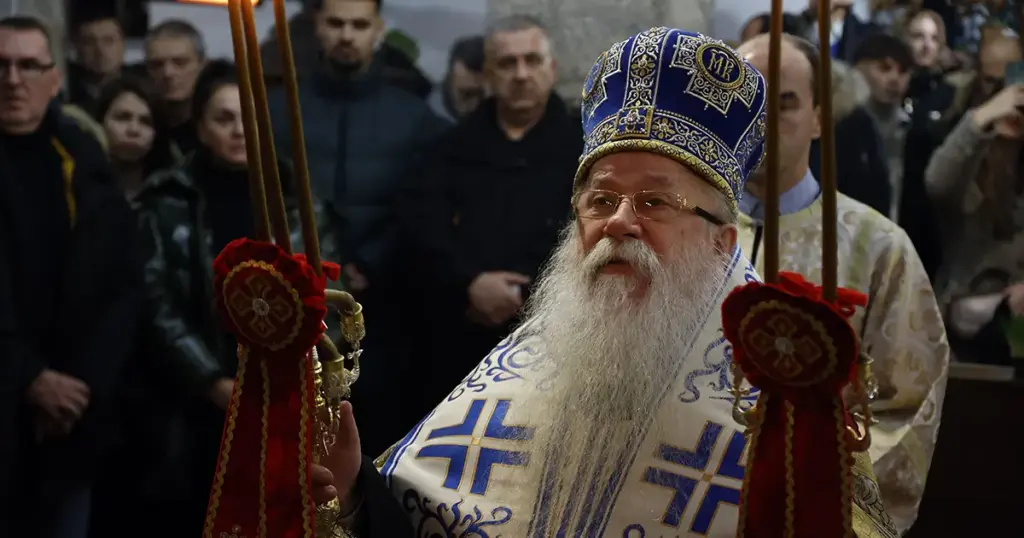 Pravoslavni vjernici u Sarajevu obilježili Badnje veče paljenjem badnjaka