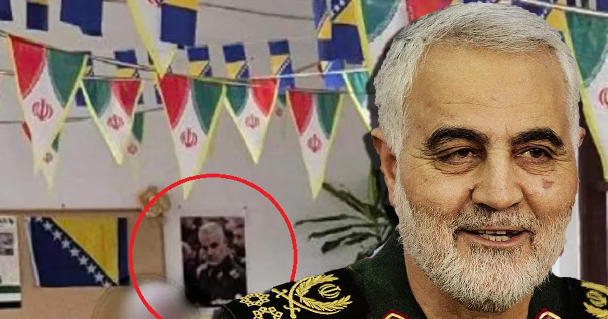 Fotografija Kasima Suleimanija na zidu Perzijsko-bosanskog koledža u Ilijašu