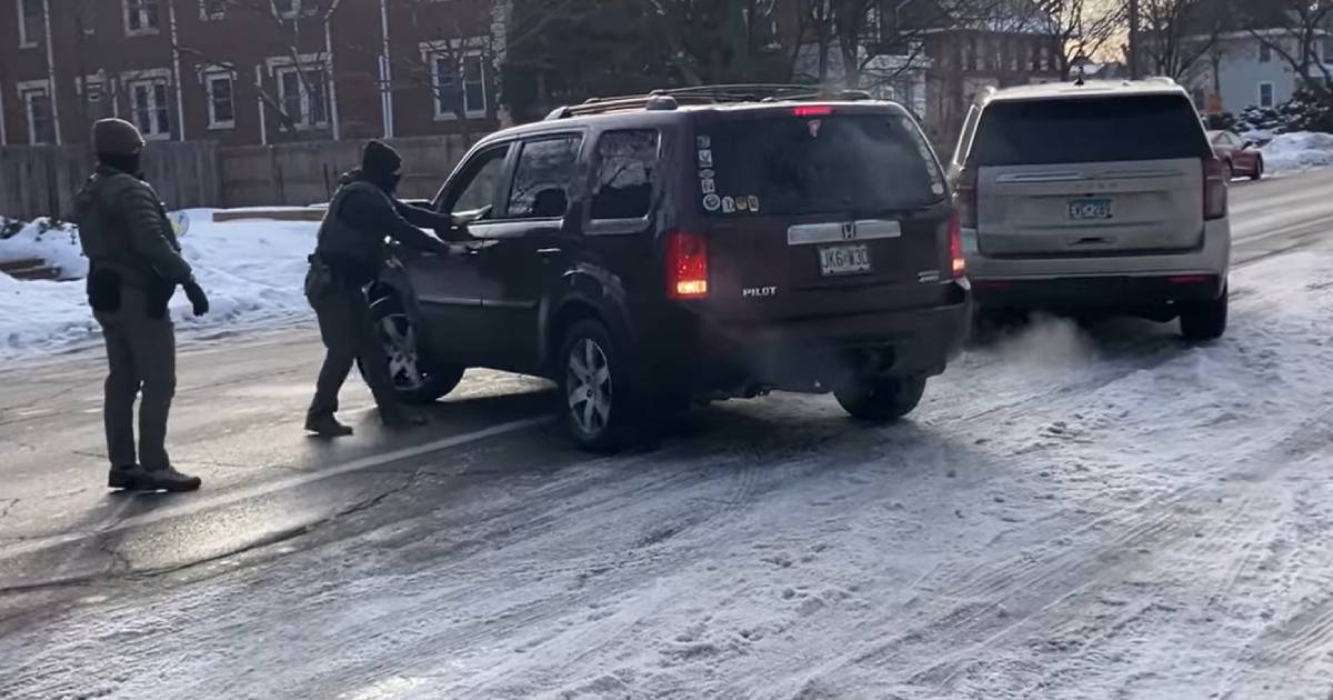 mineapolis agent ice