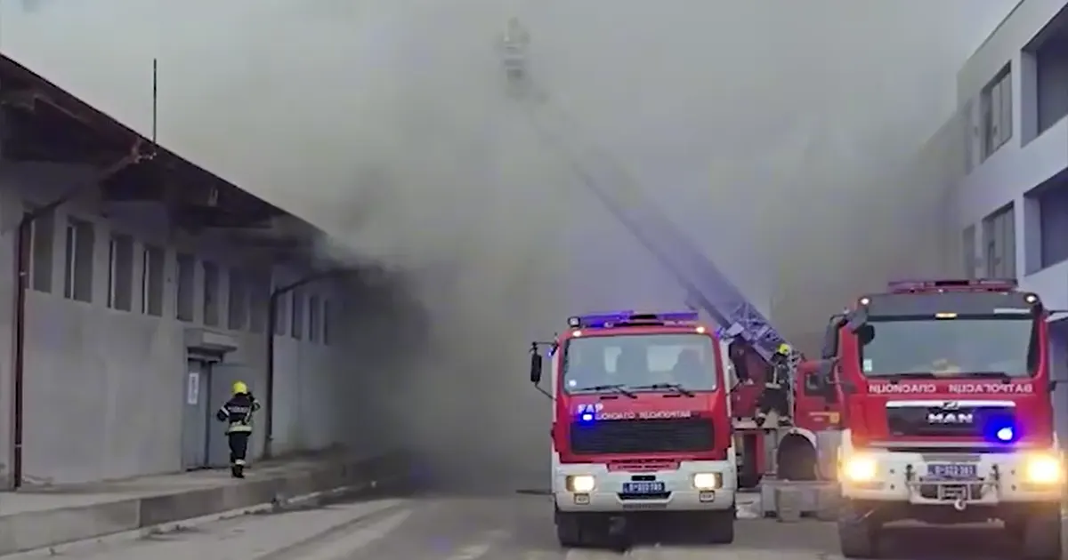 Veliki požar u industrijskoj zoni u Novom Pazaru