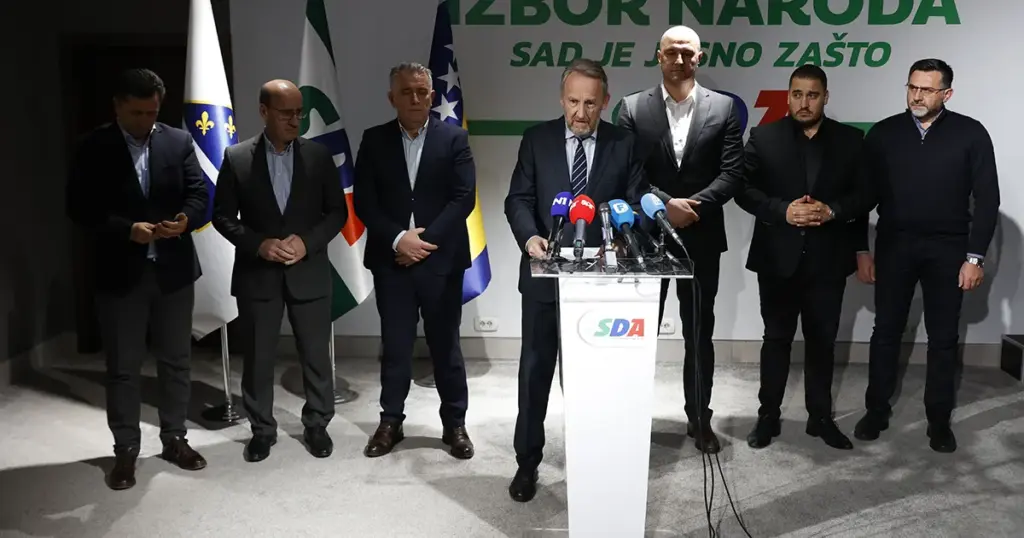 Bakir Izetbegović na press konferenciji SDA