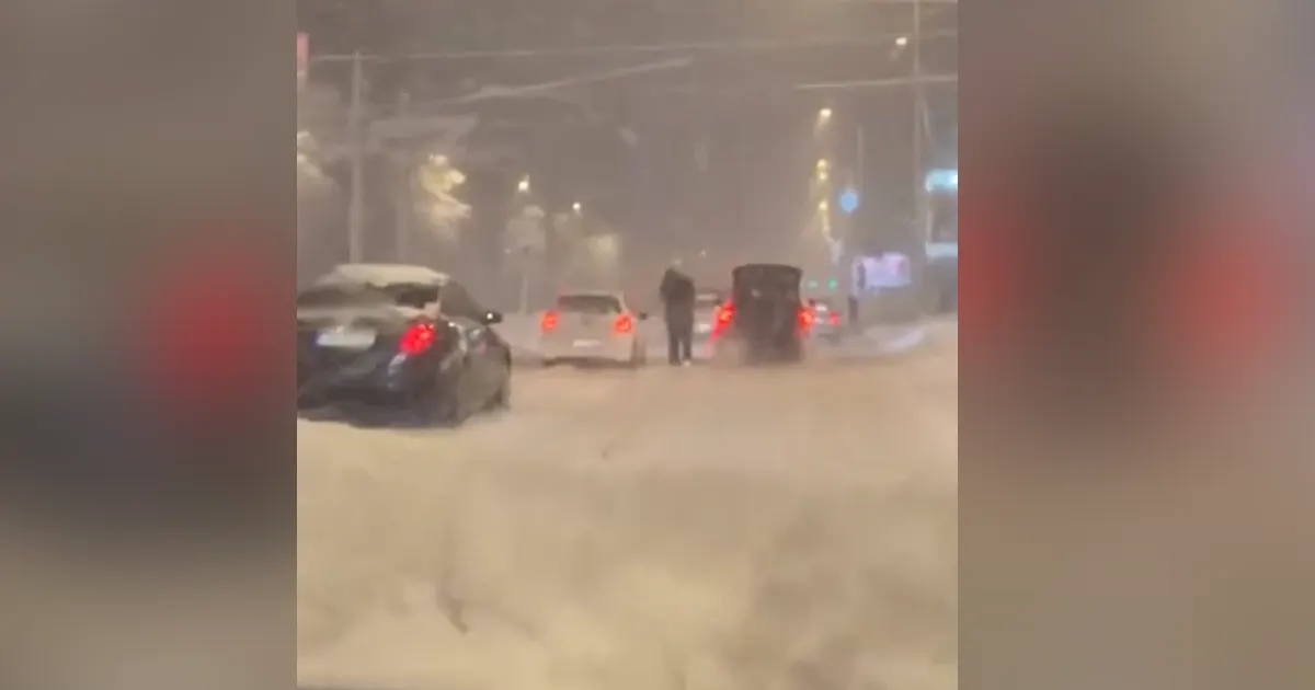 Skijanje po cesti u Sarajevu