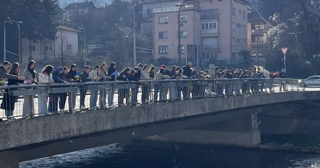 Više od 3.300 učenika u defileu 'Na mostu sjećanja, u susret slobodi'
