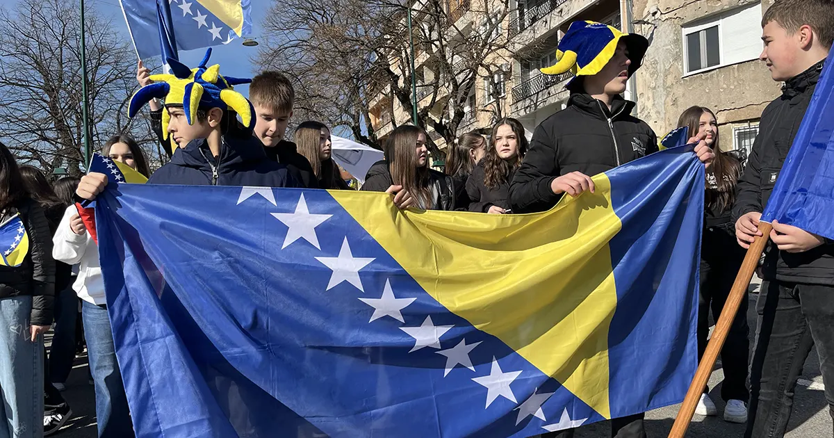 Više od 3.300 učenika u defileu 'Na mostu sjećanja, u susret slobodi'