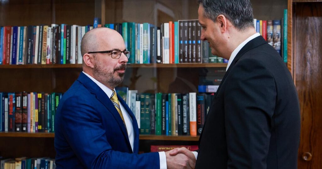 Bećirović se sastao s Ginkelom, ukazao mu je na Dodikovo ugrožavanje mira