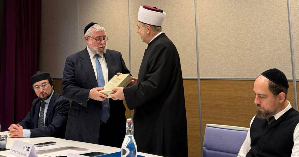 Muftija Grabus rabinu Goldschmidtu poklonio primjerak sarajevske Hagade