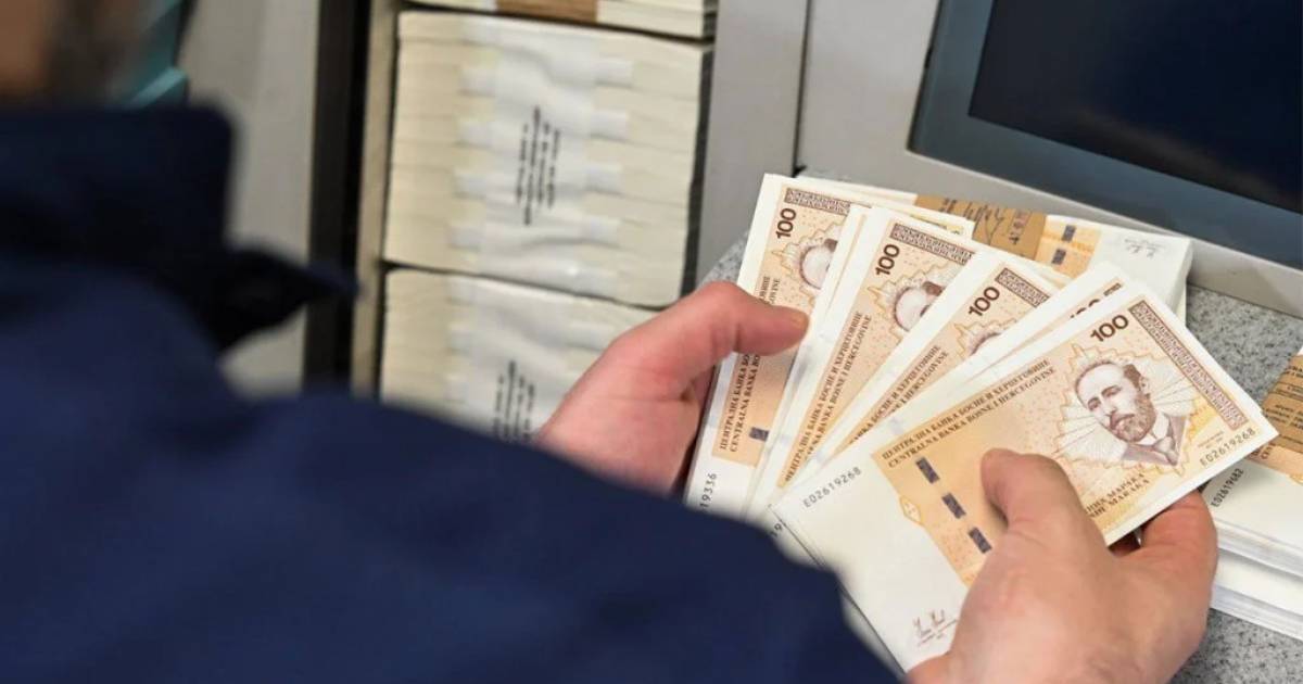 Šta se krije iza “istorijskog skoka” plata u RS?