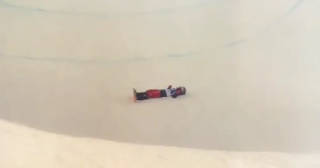 Objavljen uznemirujući snimak: Kineskinja teško pala na Olimpijskim igrama, ostala je ležati