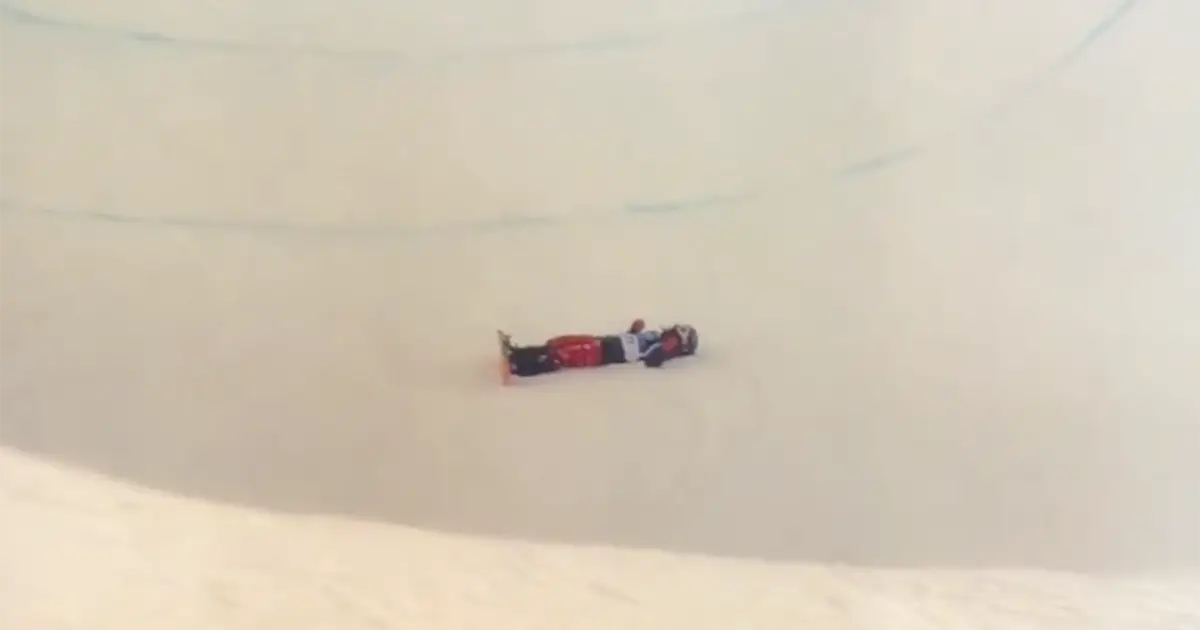 Težak pad snowboarderice