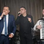 Dodik zapjevao nakon pobjede Karana na izborima