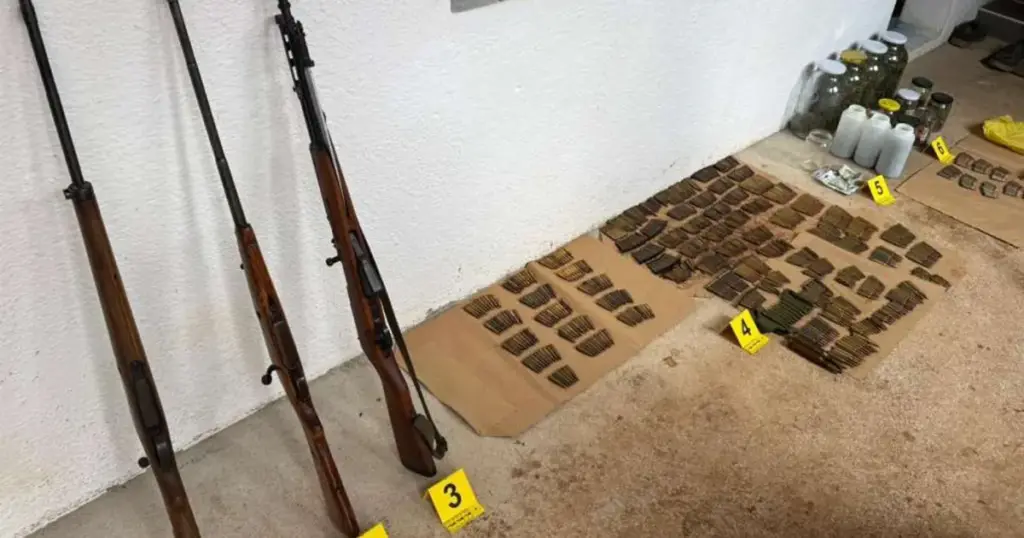 Policija u Hercegovini zaplijenila arsenal oružja i municije, pronađena i droga