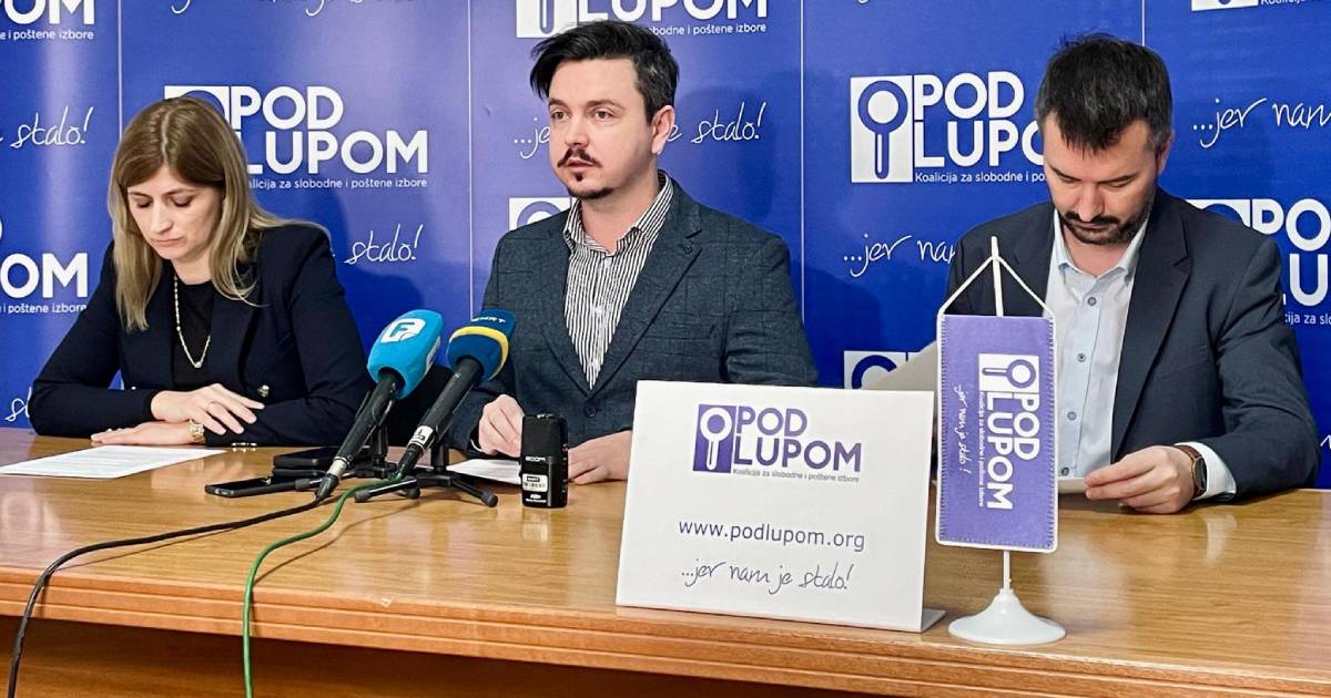 pod lupom