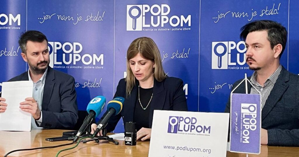 pod lupom