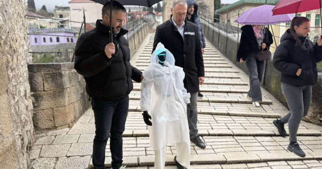 Humanoidni robot Roby prošetao Mostarom: Ljudi su super, topla raja, nema dalje