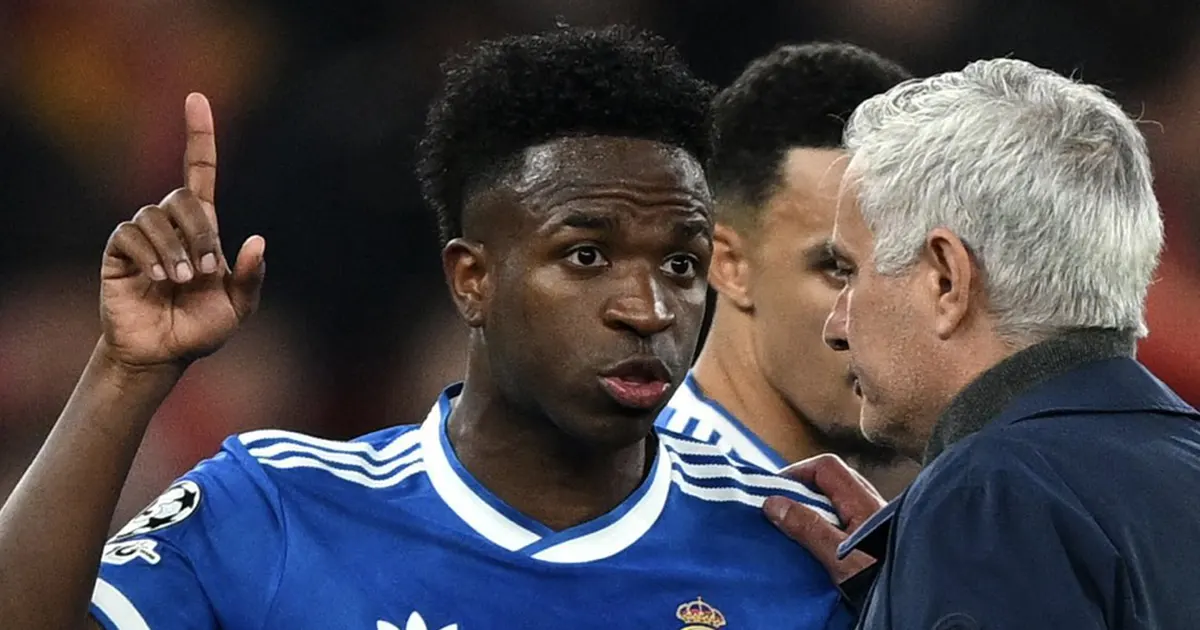 Vinicius u razgovoru s Mourinhom nakon utakmice