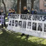 Nekoliko stotina građana okupilo se ispred zgrade Kantona Sarajevo