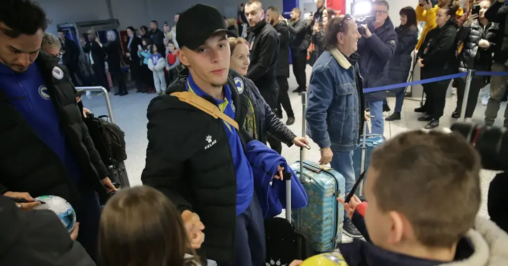 Nogometaši BiH doputovali u Sarajevu nakon pobjede u Kardifu  