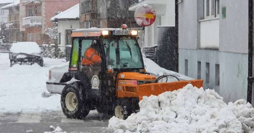 Teška situacija u USK: Cazin bez struje, u Bihaću 30 centimetara snijega, obustavljena nastava