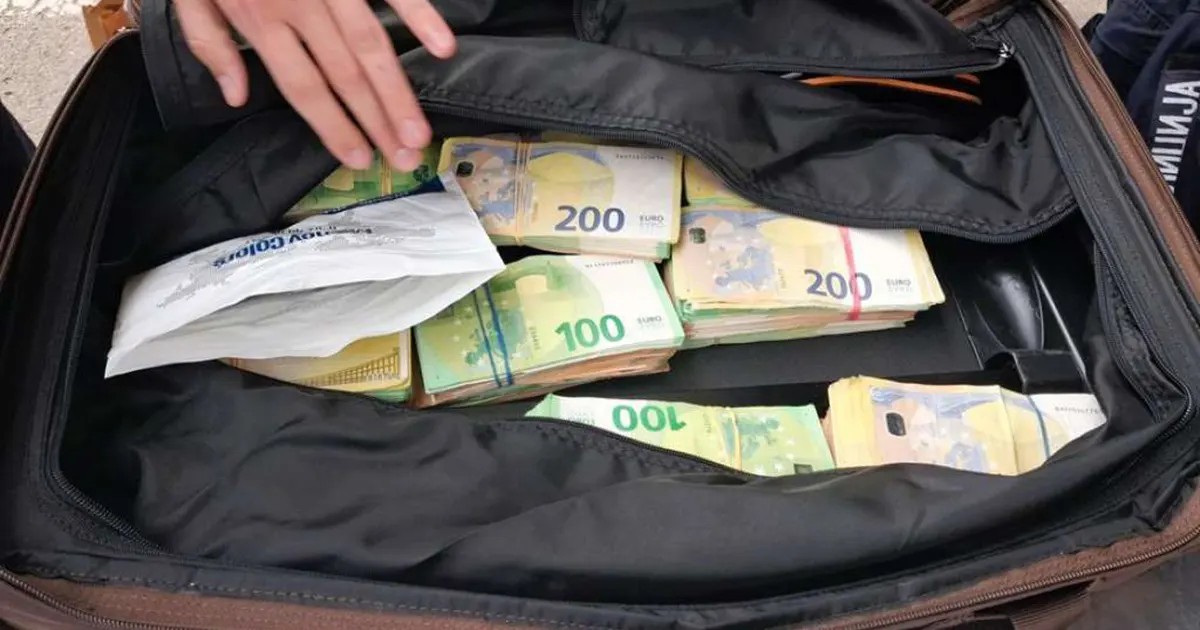 Više od 370.000 eura neprijavljenog novca pronađeno skriveno u jakni na granici Srbije i Bugarske