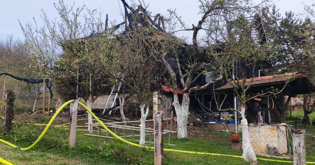 Planula drvena kuća, dvije osobe smrtno stradale