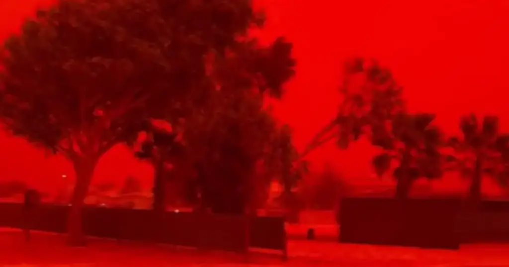 Crveno nebo iznad Australije