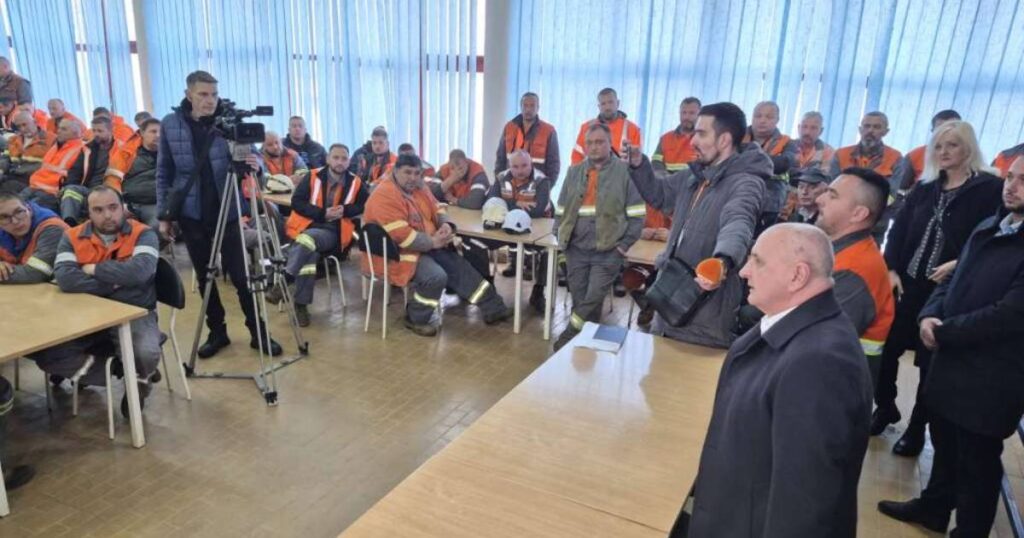 Petar Đokić posjetio radnike koji štrajkuju glađu