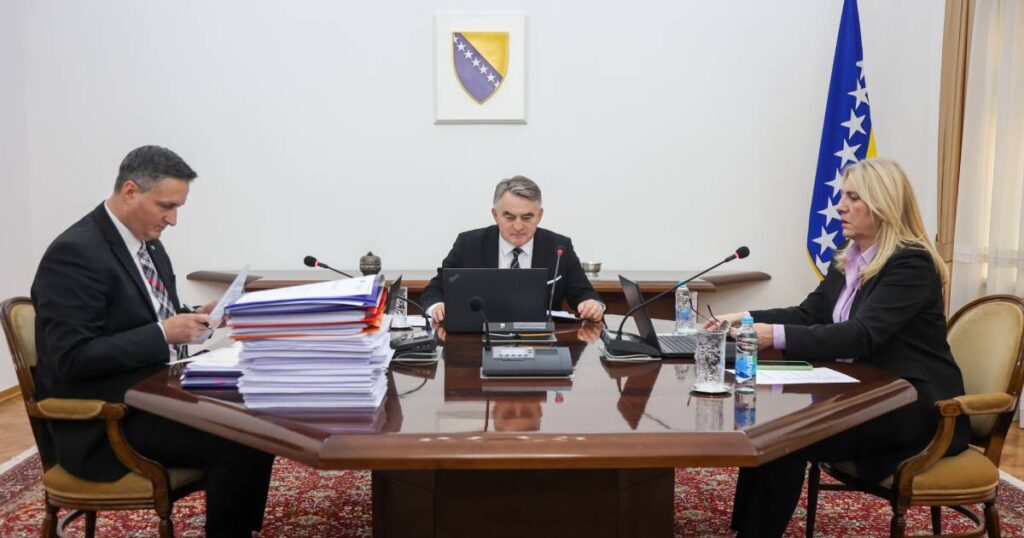 Bećirović predložio zaključke, Cvijanović uzdržana