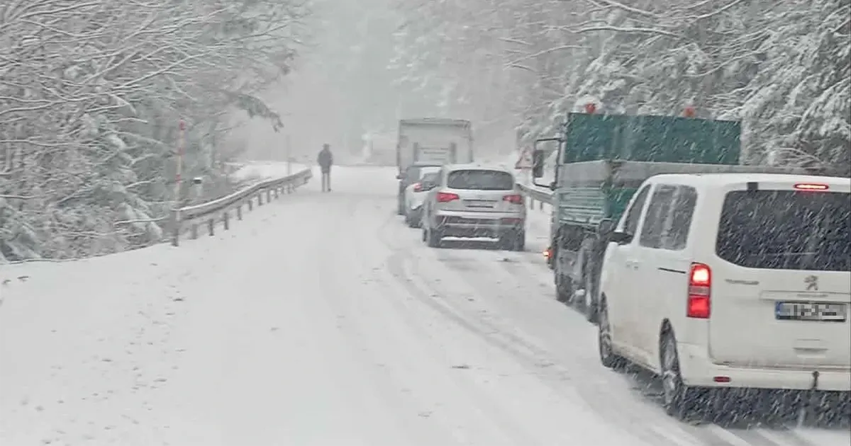 Na prevoju Koprivnica snijeg redovno stvara probleme vozačima