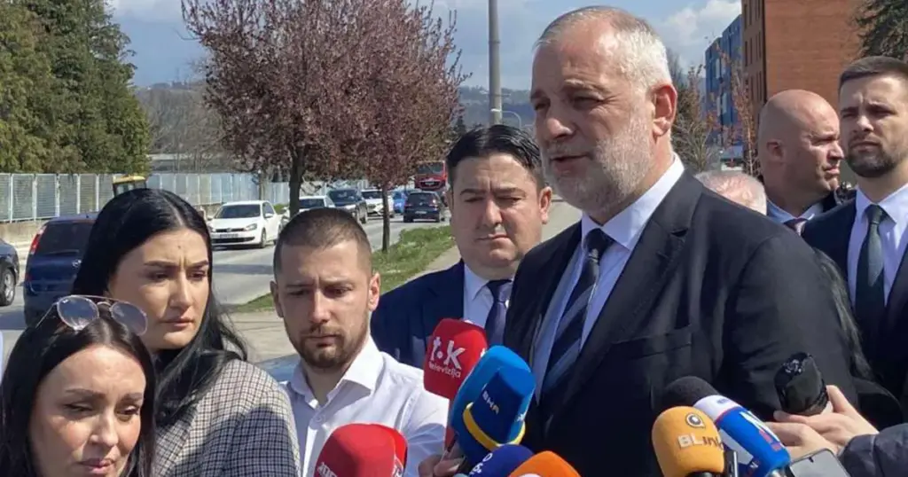 Predstavnici PSS ispred Konzulata RH
