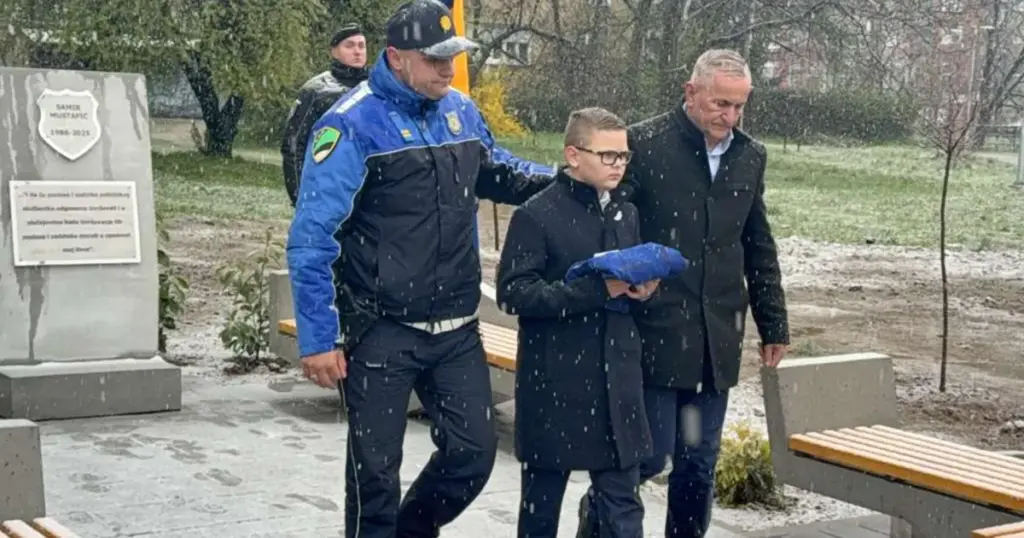 Na obali rijeke Jali otkriveno spomen-obilježje policajcu Samiru Mustafiću