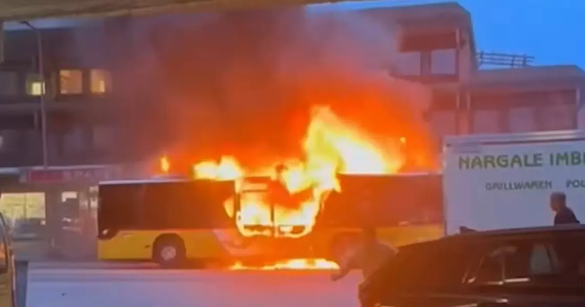 Muškarac se polio benzinom i zapalio u gradskom autobusu u Švicarskoj