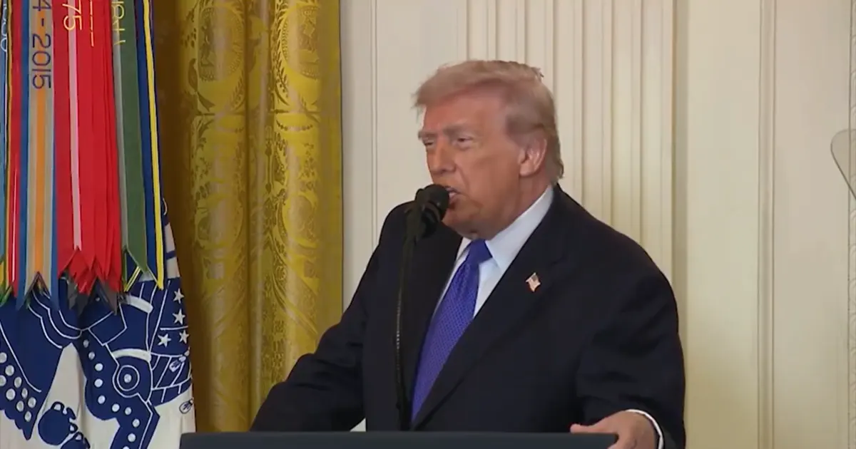 trump obracanje