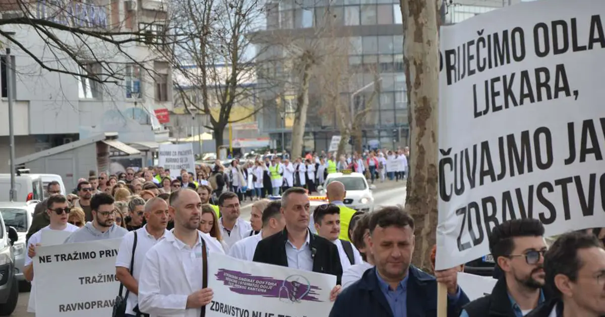 Protest doktora u Tuzli