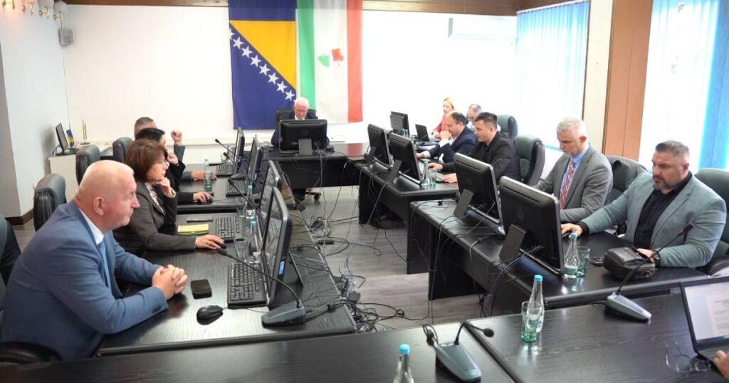 Vlada ponudila 10 posto veće plaće doktorima