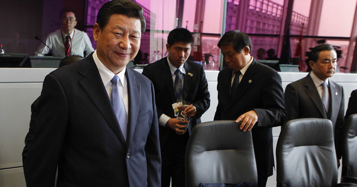 Kineski državni vrh. Xi Jinping (lijevo) i ministar vanjskih poslova Wang Yi (desno)
