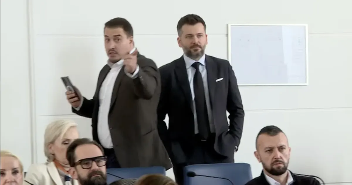 Zahiragić izbačen sa sjednice