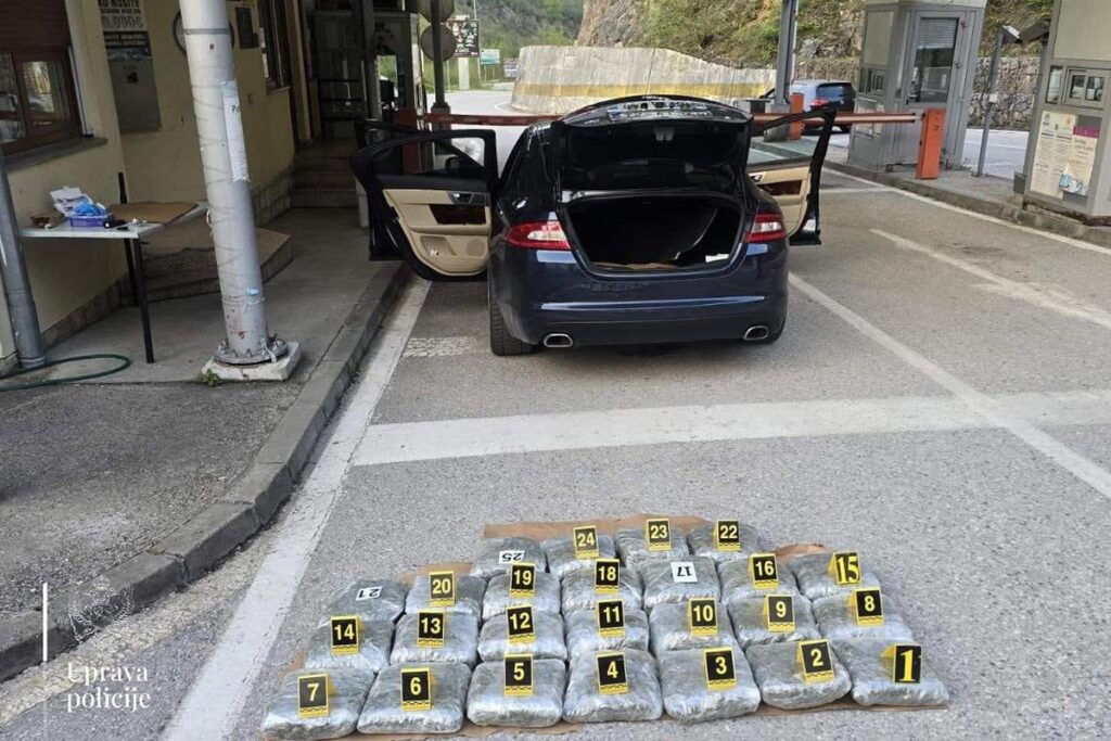 Zaplijenjeno 25 kg marihuane na granici