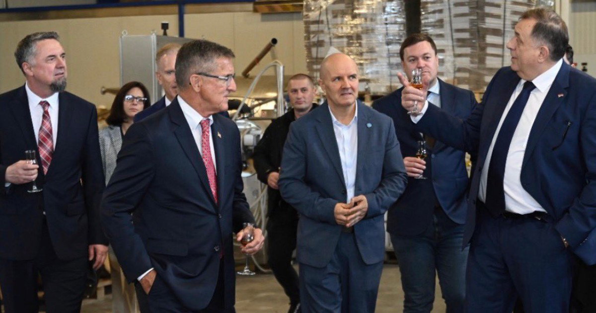 Michael Flyn prilikom posjete Miloradu Dodiku