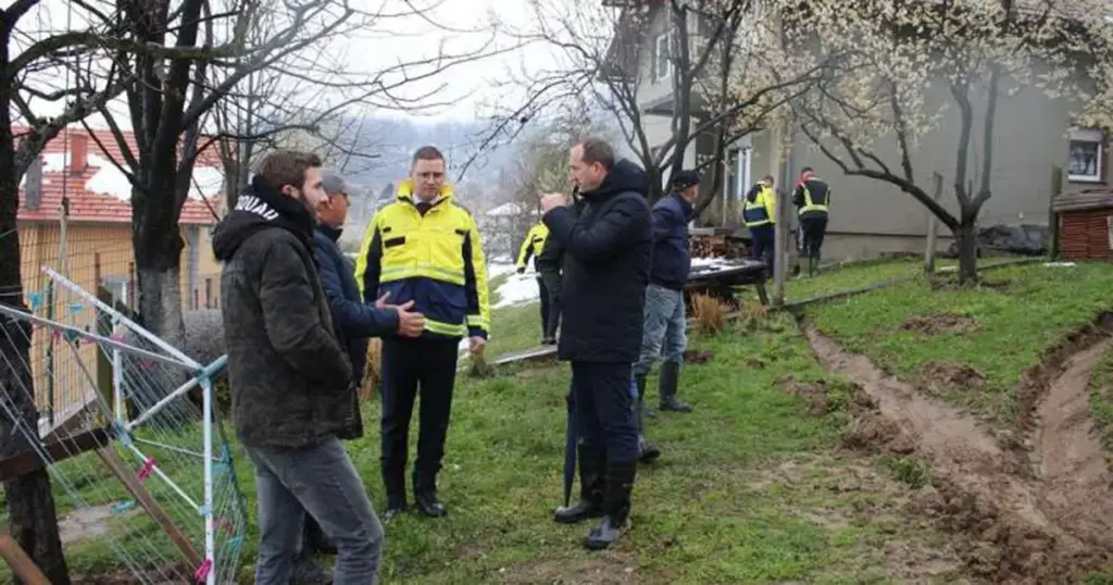 Nakon obilnih padavina u Kalesiji aktivirano nekoliko kližišta (2)