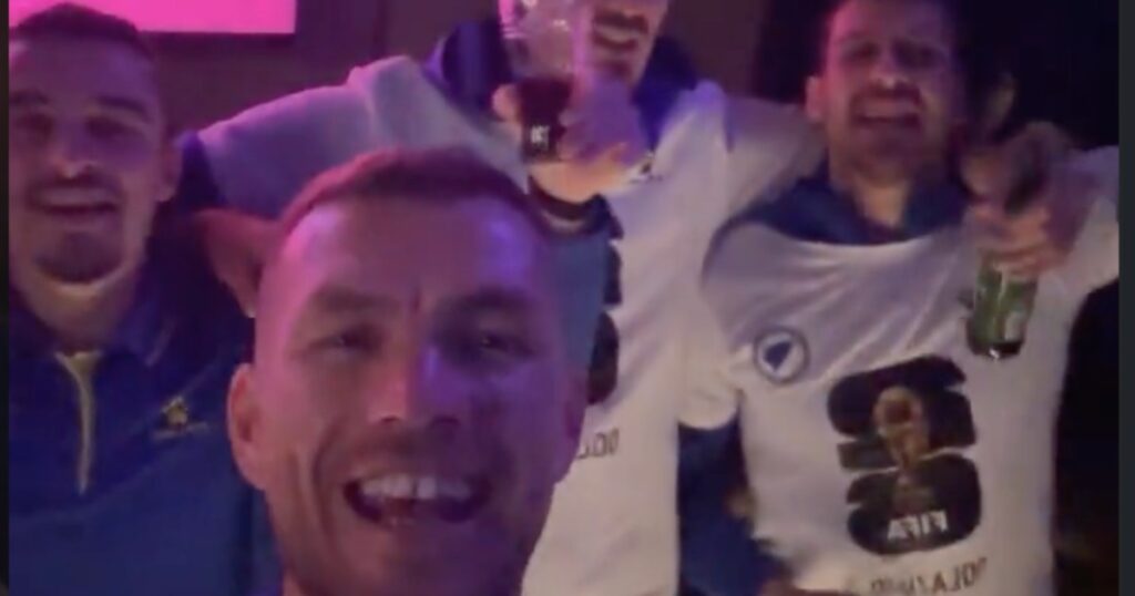 Kako su igrači sinoć slavili, Edin Džeko zapjevao