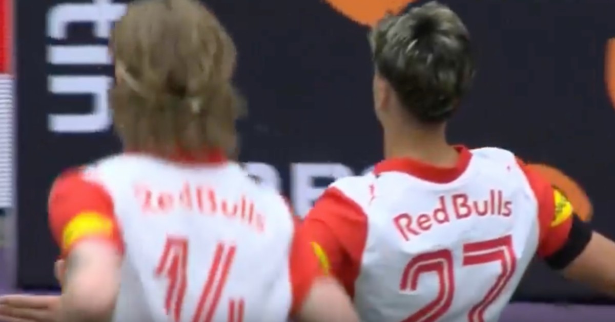 Proslava gola Kerima Alajbegovića